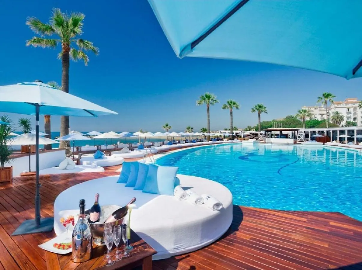 Beachfront Luxury Residence, Playas Del Duque, Puerto Banus, Marbella Apartment