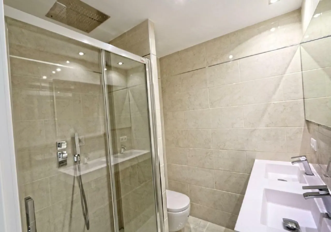 Beachfront Luxury Residence, Playas Del Duque, Puerto Banus, ماربيا