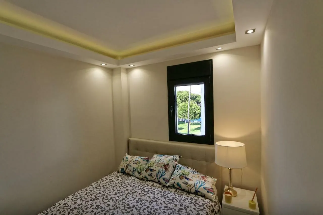 Beachfront Luxury Residence, Playas Del Duque, Puerto Banus, ماربيا شقة
